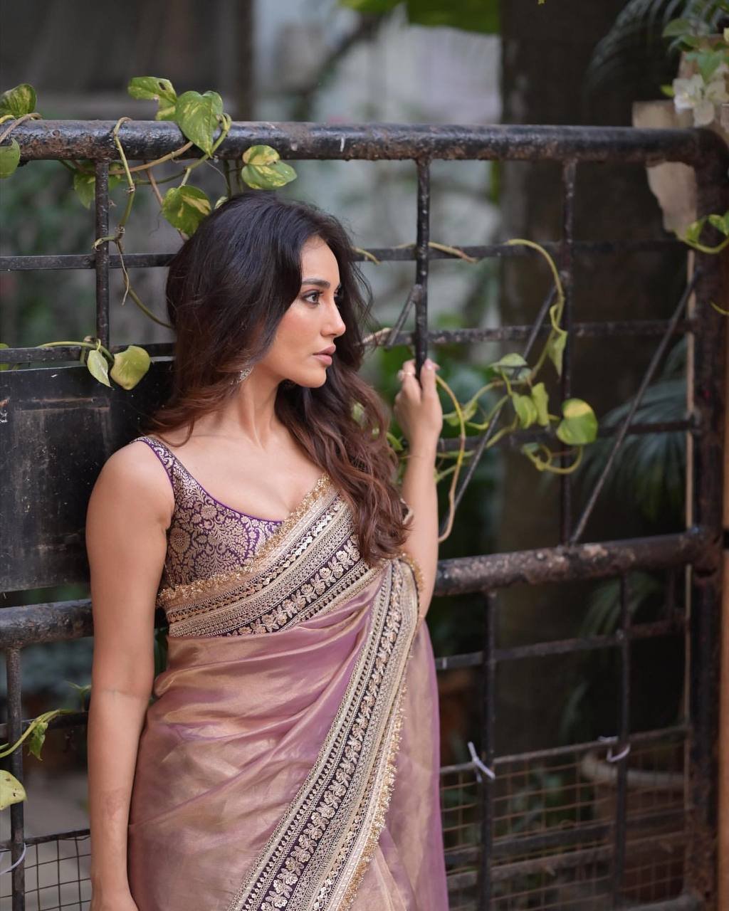 Women's Luxurious Mauve & Purple Art Silk Saree with Intricate Golden Zari & Broad Embroidered Border – Complete with Brocade Blouse for Festive & Wedding Wear - Image 8